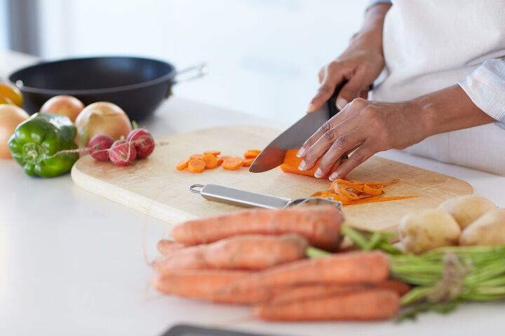 how to cook dinner every night, Chopping vegetables