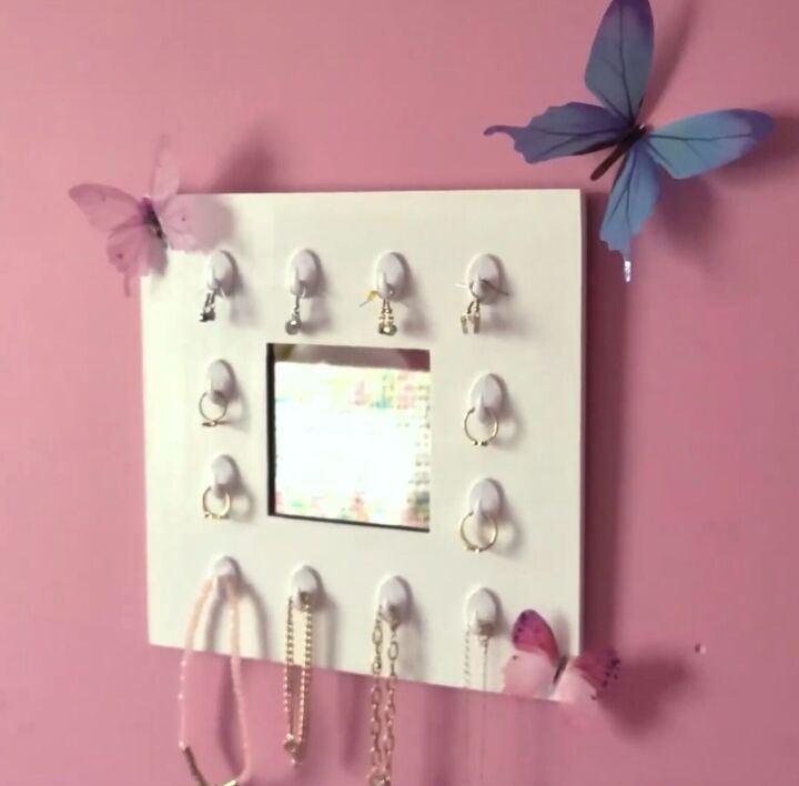 diy projects with old picture frames, Jewelry holder make from an old picture frame