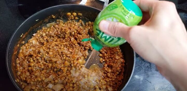 easy lentil recipes, Adding lime to the lentils