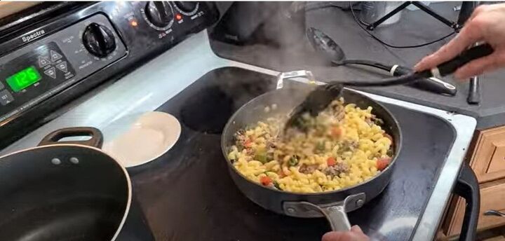 frugal meal ideas, Mixing the macaroni in the pan