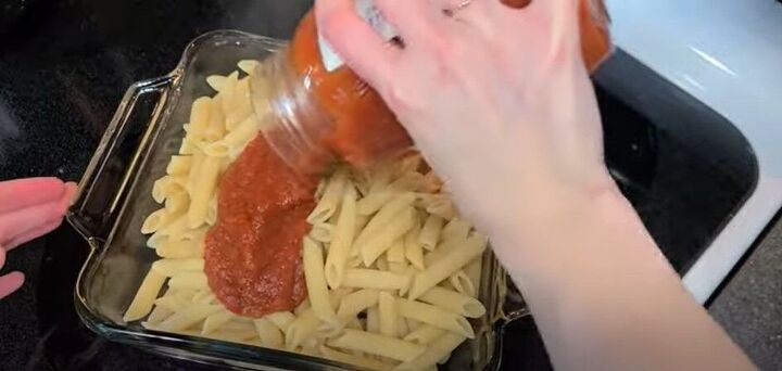 frugal meal ideas, Pouring sauce on pasta
