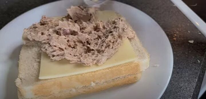 frugal meal ideas, Assembling a tuna melt sandwich