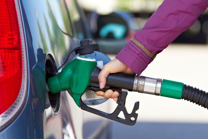 how to save money on gas, Filling up on gas