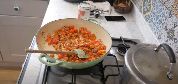 frugal recipes, Adding pepper and tomato