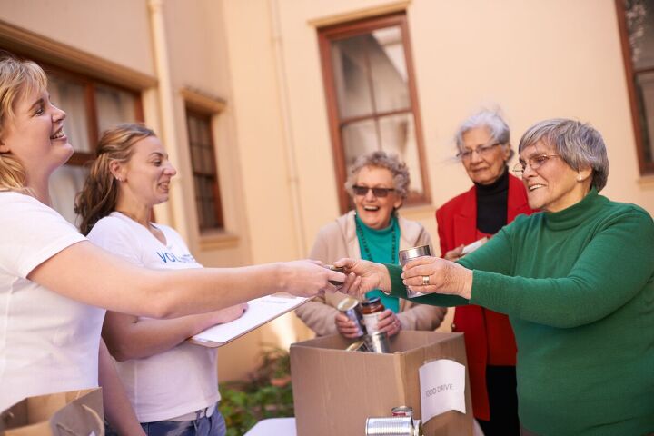 happiness and money, Random acts of kindness