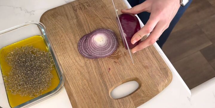 recipe hacks, Slicing a purple onion