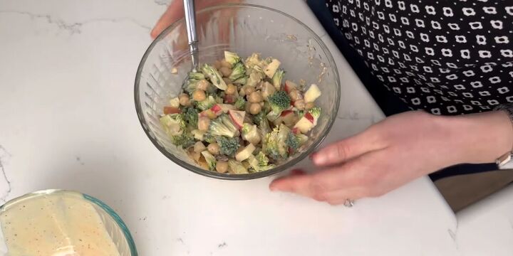 recipe hacks, Adding dressing to the salad
