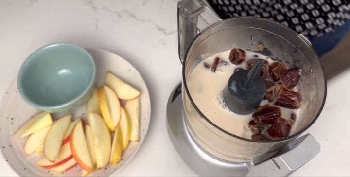 recipe hacks, Blending dates and milk