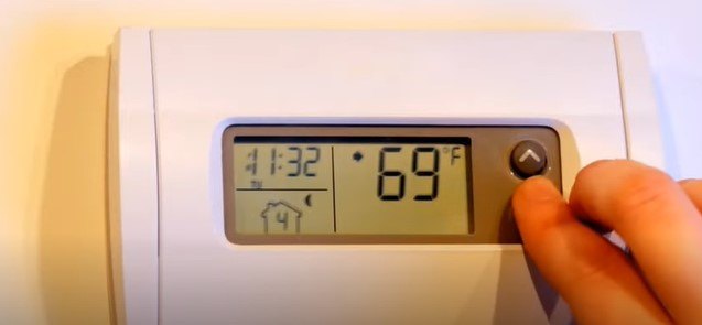 everyday ways to save money, Adjusting thermostat