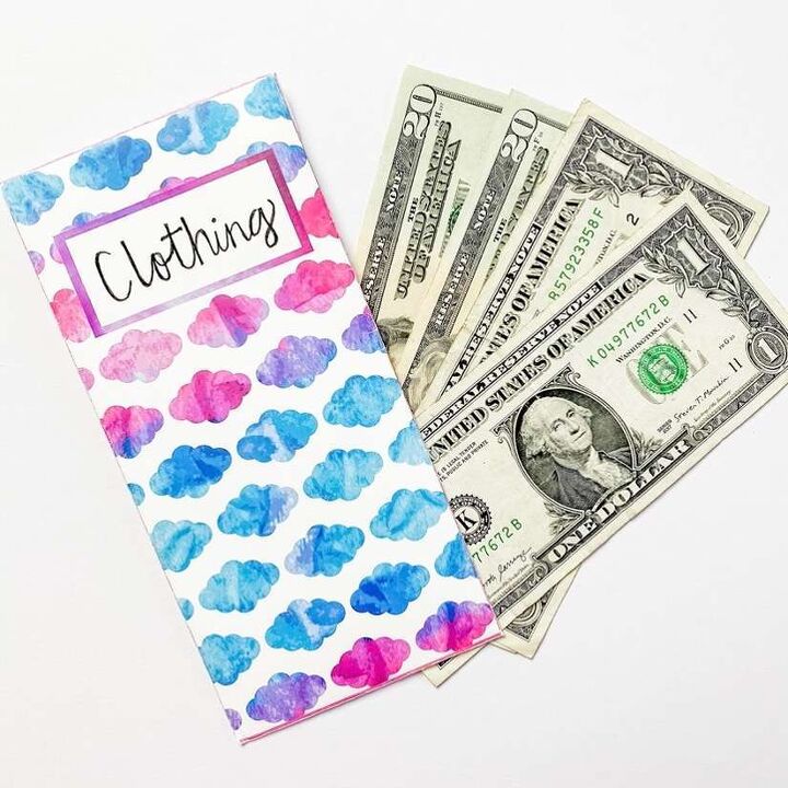 8 tips to make managing your money easy, Clothing cash envelope