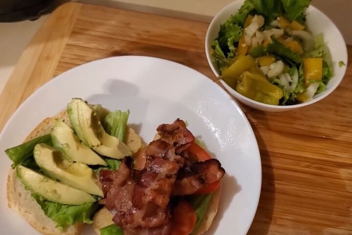 easy dinner ideas, BLT sandwiches with avocado