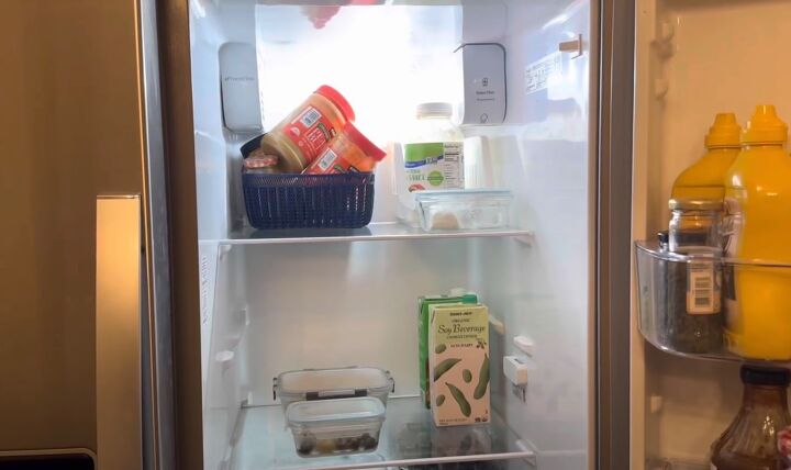 how to keep kitchen tidy, Cleaning the refrigerator