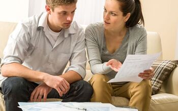 How to Discuss Finances in a Relationship: 4 Things to Know