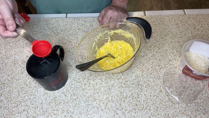 carbonara recipe, Making the egg mixture