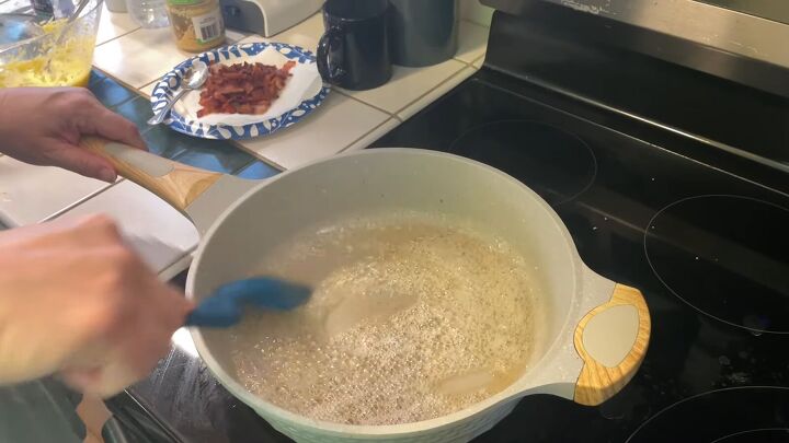 carbonara recipe, Cooking the garlic in bacon fat