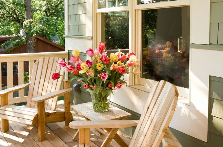 low budget porch decor a guide to affordable outdoor makeovers, While potted plans might seem like the save and obvious choice for outdoor greenery who says you can t decorate it with a beautiful bouquet