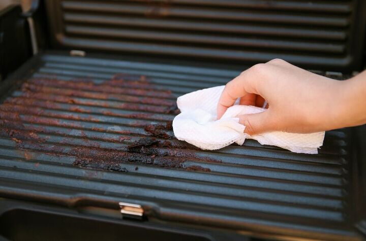 5 more surprising things you can clean with baking soda and vinegar, Using vinegar and baking soda on your oven or grill will get it as good as new