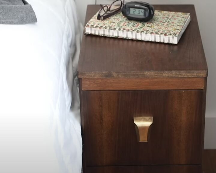 15 minute declutter, Decluttering a bedside table or nightstand