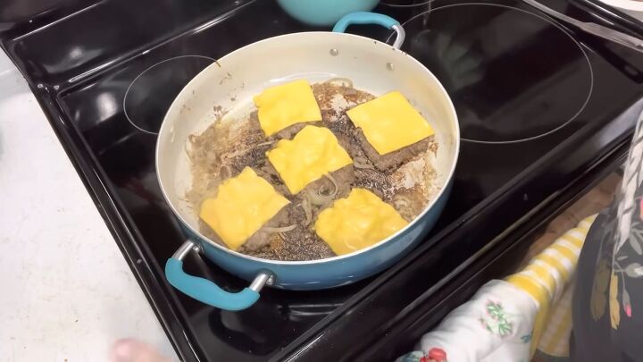 walmart meals on a budget, Adding cheese to the burgers