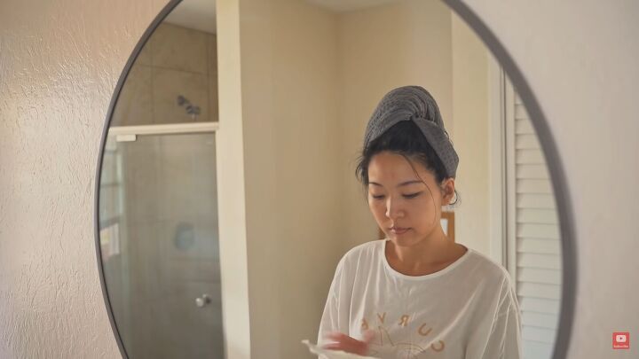 minimalist skin and hair care, Wrapping hair in an absorbant towel