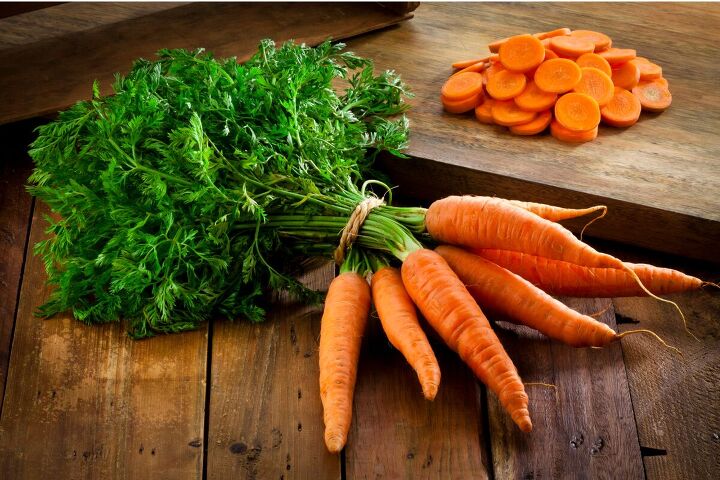 how to save money during the summer, Carrots with greens