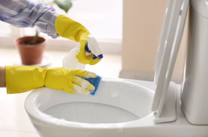 43 brilliant new home hacks you need to try, Vinegar makes for a super helpful toilet cleaner