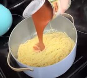 dollar tree meal, Adding pasta sauce to the spaghetti