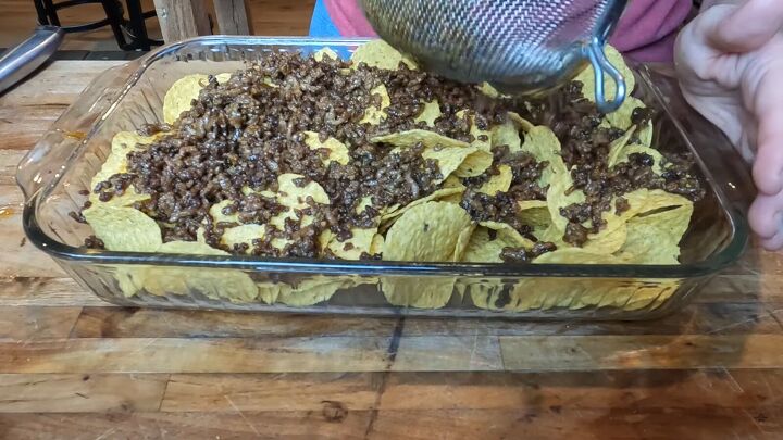 5 dollar dinners, Adding the meat to the nachos