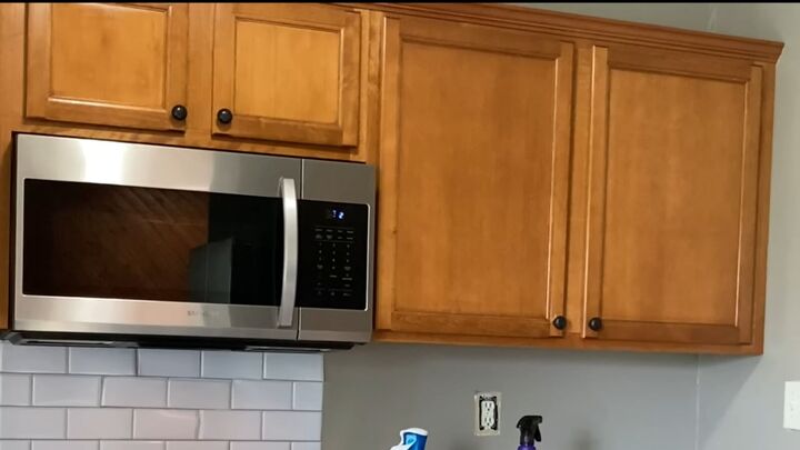 kitchen update ideas, Changing the kitchen cabinet hardware