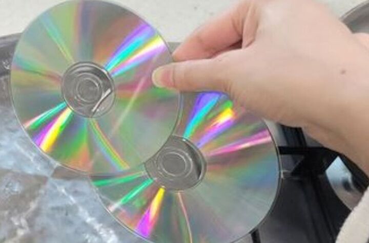 Reflective Cd 10 Ingenious Ways to Repurpose Old CDs in Your Home | Simplify