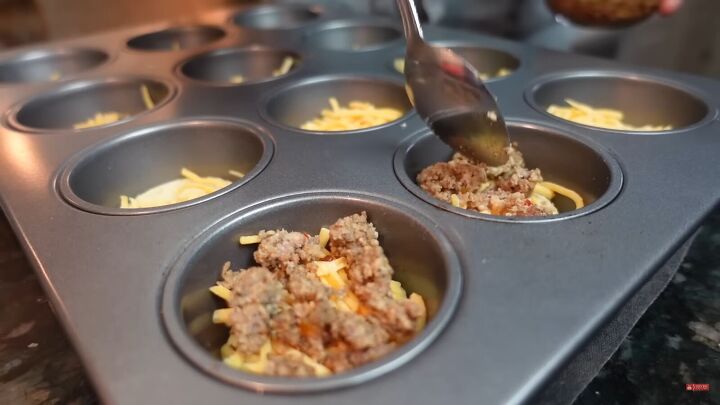batch cook breakfast, Making waffle egg muffins