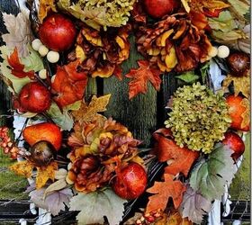 These fall-themed budget wreaths are the perfect way to add a little decor to your front door