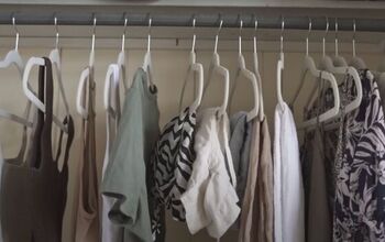 How & Why You Should Curate a 33-Item Capsule Wardrobe