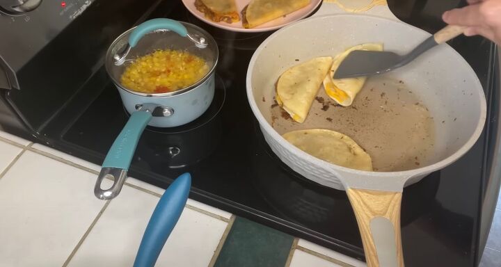 extreme budget dinner, Making mini tacos