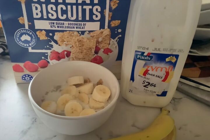 frugal breakfast ideas, Wheat biscuits with banana