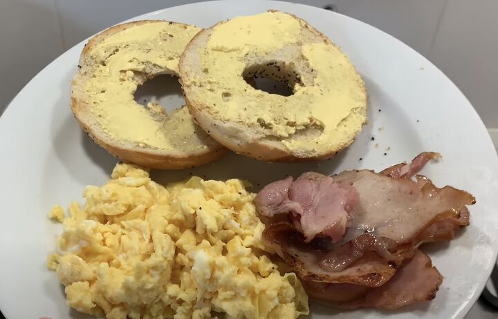 frugal breakfast ideas, Eggs bacon and bagel