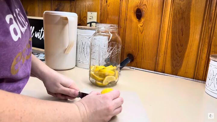 homemade kitchen restock, Slicing a lemonade
