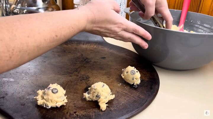 homemade kitchen restock, Making chocolate chip cookies