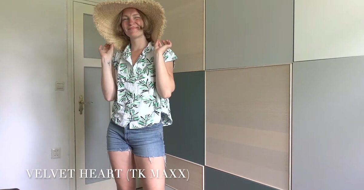 My Minimalist Wardrobe How I Save Money Declutter Clothes Simplify My Minimalist Wardrobe How I Save Money Declutter Clothes Simplify