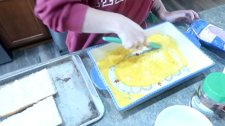 fall family dinner recipes, Making spaghetti pie and cheesy garlic bread