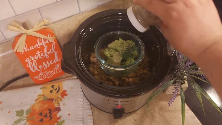 slow cooker meals, Chicken stuffing steamed broccoli