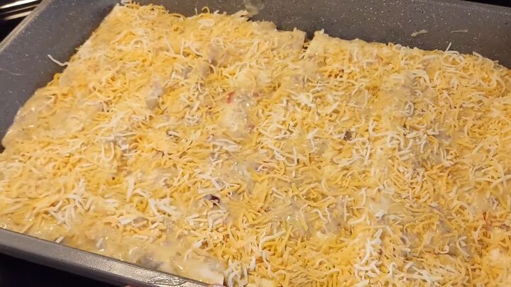 cheap dinner meals for large family, Making cheesy enchiladas