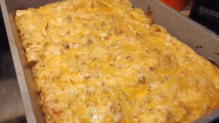 cheap dinner meals for large family, Making cheesy enchiladas