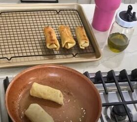 how to enjoy eating at home, Making egg rolls