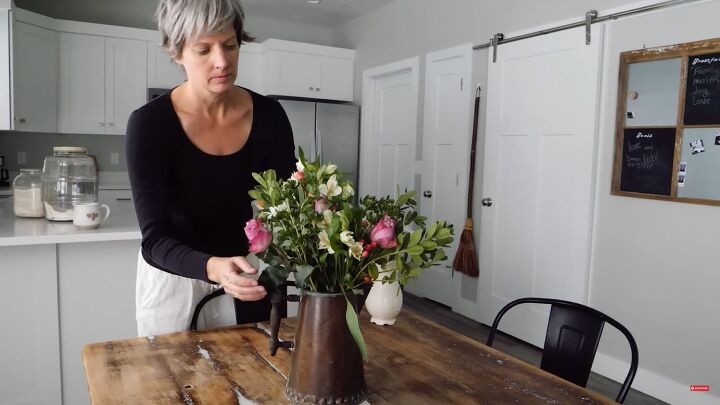 minimalist tips for decluttering, Arranging flowers