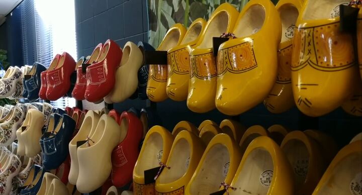 things i don t buy, Clogs
