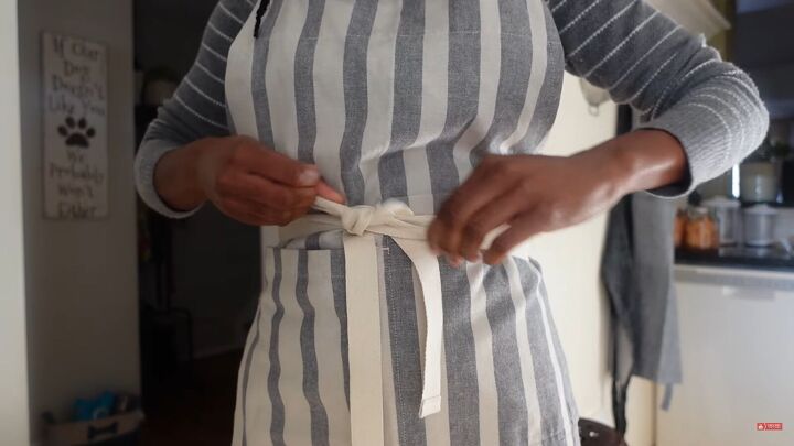 old fashioned gifts, Tying apron