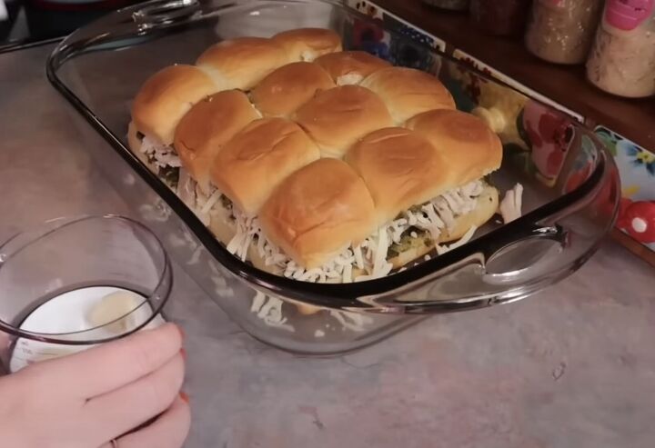 easy family meal ideas, Making cheesy chicken pesto sliders