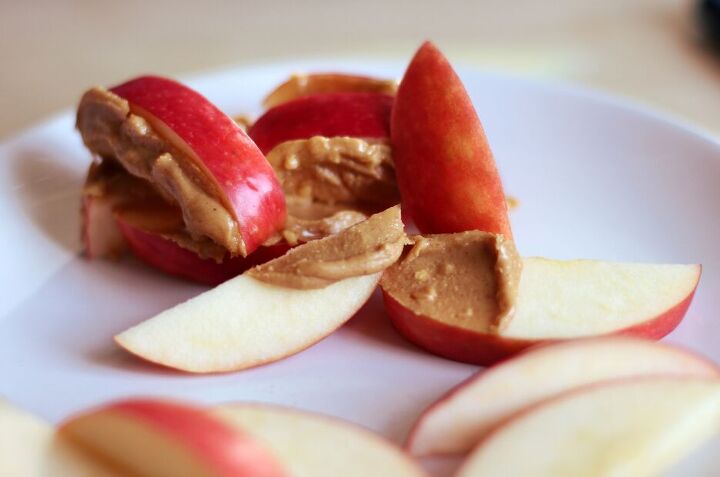 meal plan, Sliced apple with peanut butter