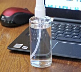 DIY screen cleaner and other essentials to pack in your computer bag